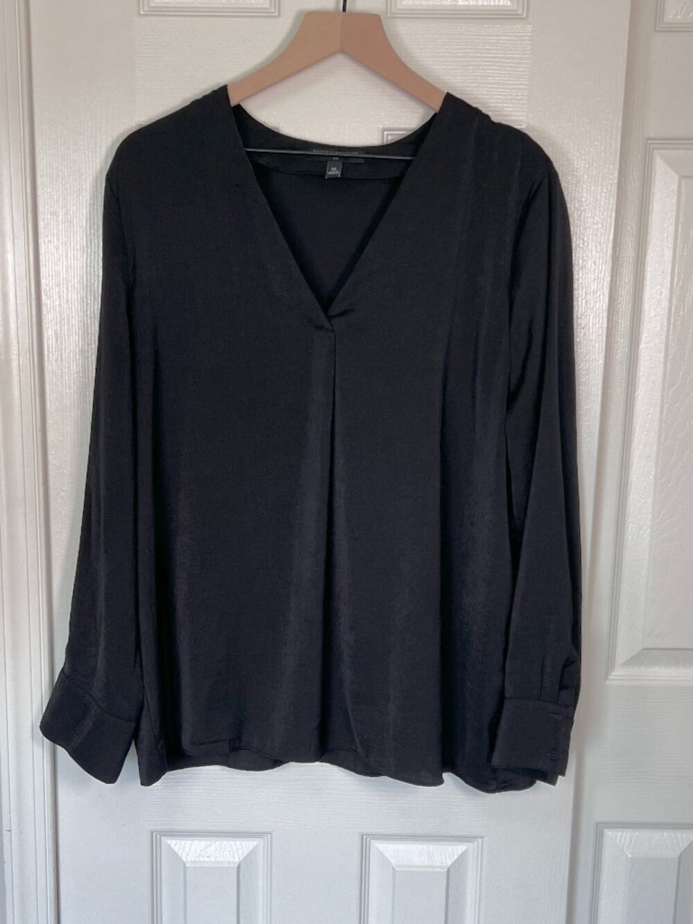 Banana Republic Factory Satin V-Neck Blouse Cuffed Sleeves Black Size XL